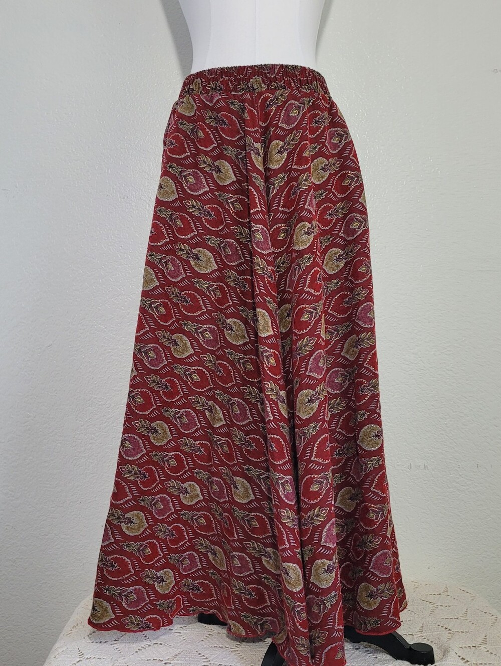 Vintage Beautiful Maxi Skirt in Burgundy Paisley Print Size 38